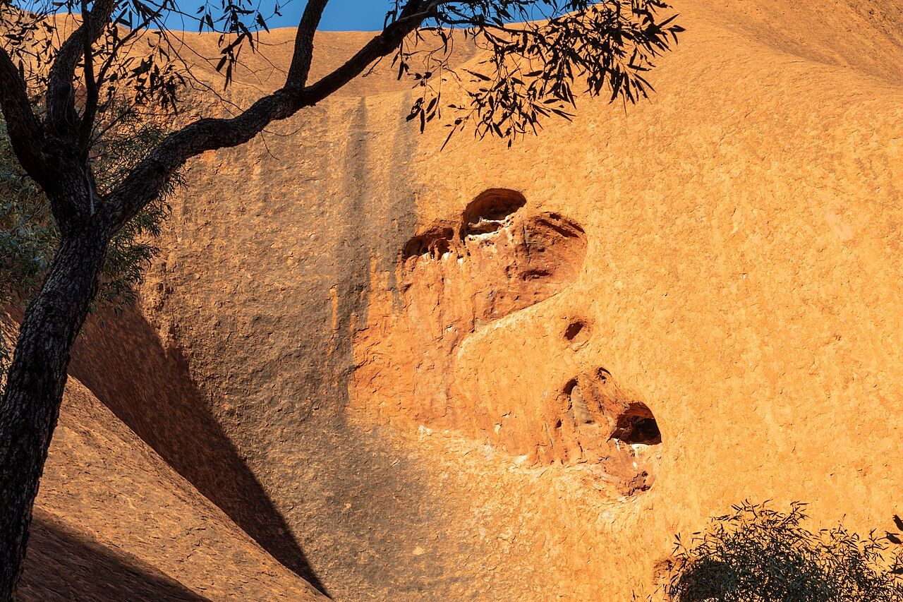 Kuniya Walk near Mutitjulu Waterhole at Uluru (Ayers Rock) in Uluṟu-Kata Tjuṯa National Park, Petermann Ranges, Northern