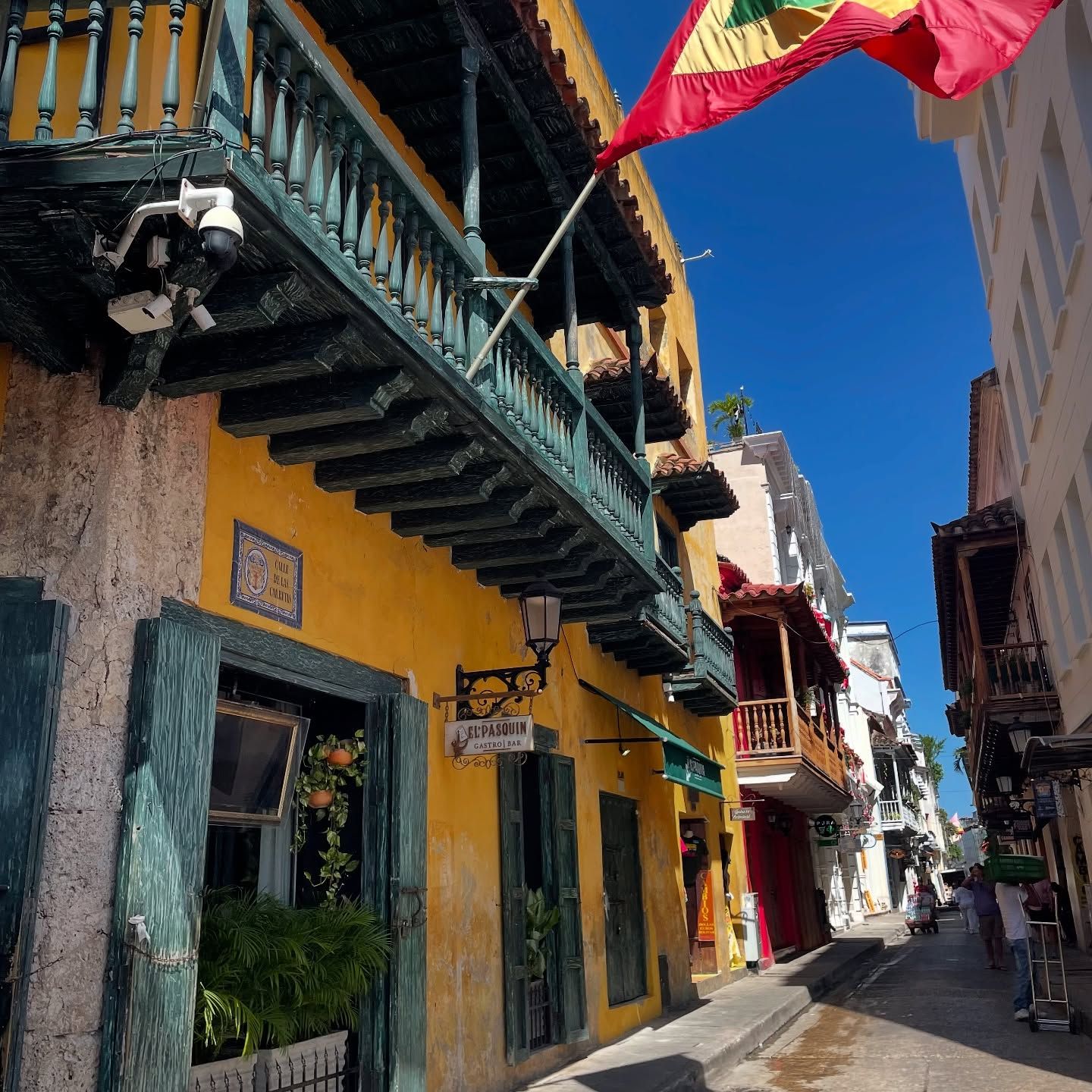 A Cartagena street, photographed by Si and Beth