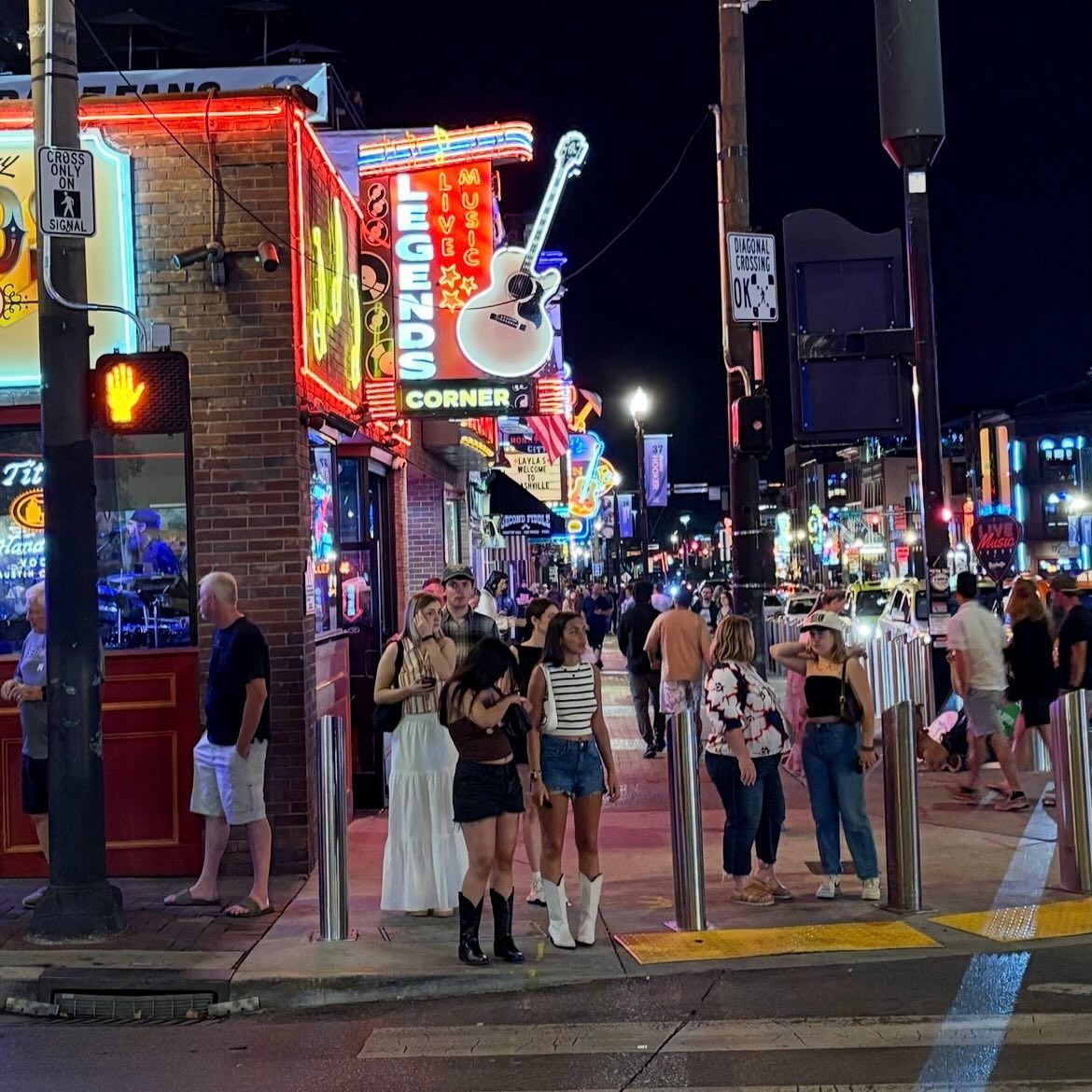 Lower Broadway, photographed by Si, Beth