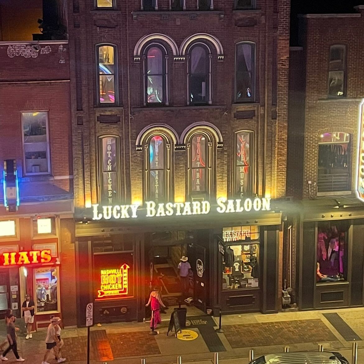 A honky-tonk on Broadway, photographed by Si, Beth