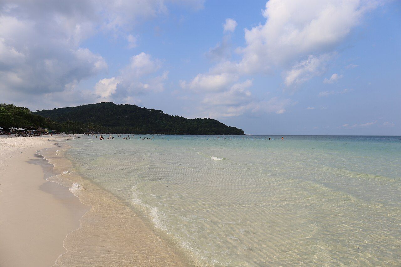 Bãi Sao or Sao Beach or Star Beach is located on the south eastern side of Phu Quoc Island in An Thoi Town. Sao Beach is