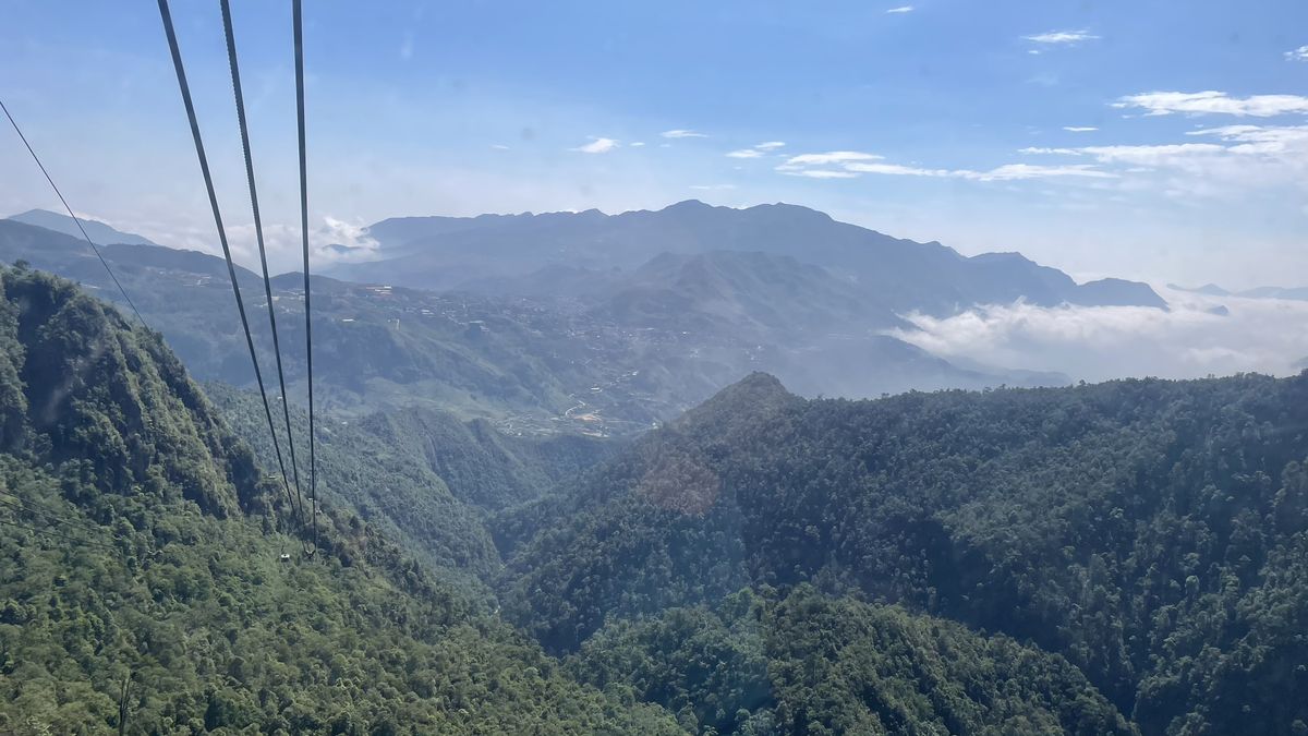 The cable car up Fansipan